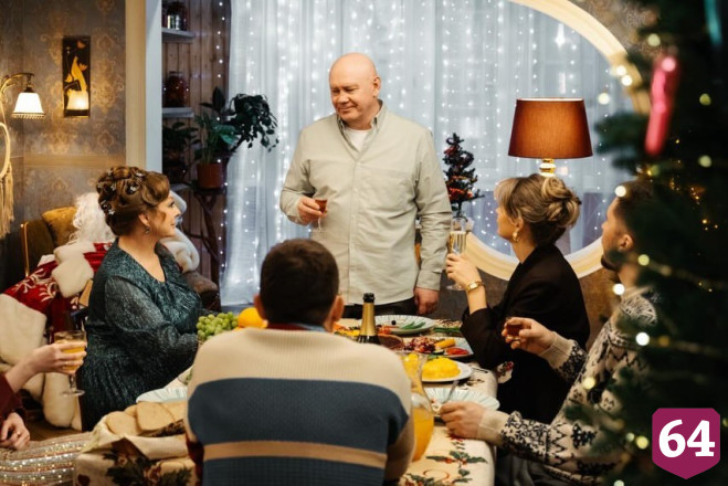 Саратовский актер поделился кадрами с площадки новых «Праздников»