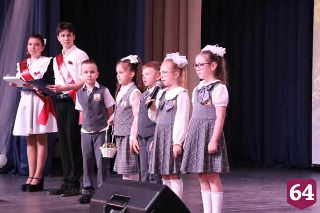 Министр пожелал саратовским выпускникам вдохновения и ярких побед